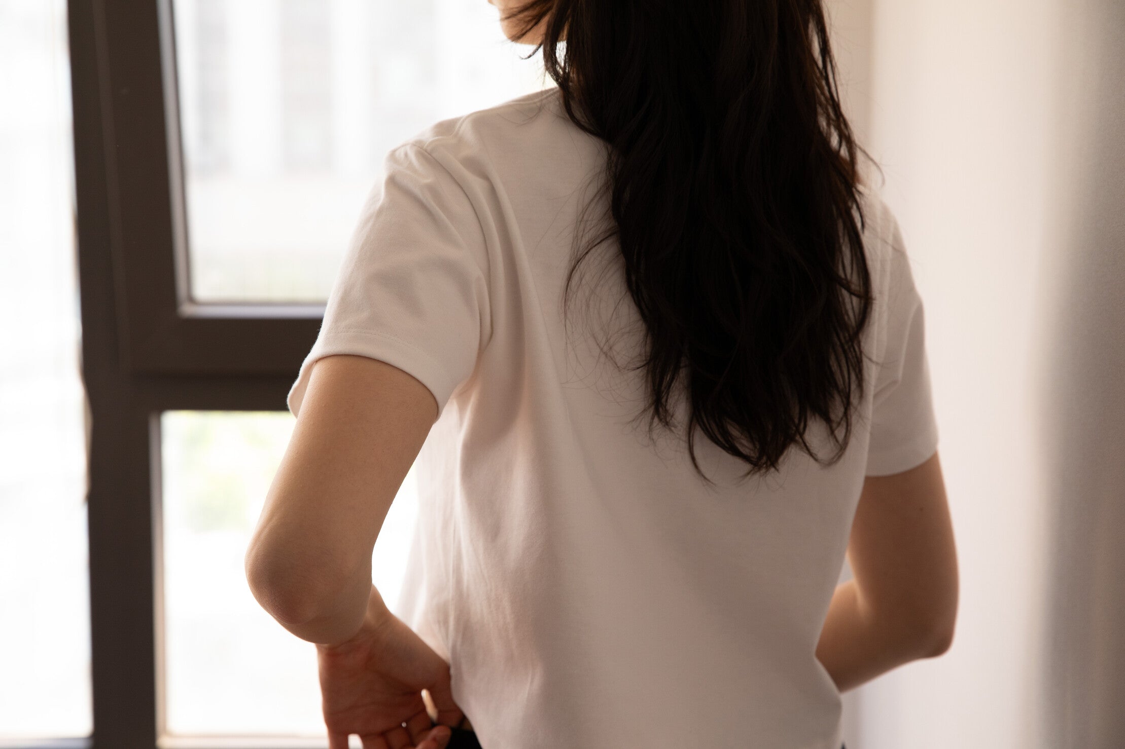 WHITE TEE