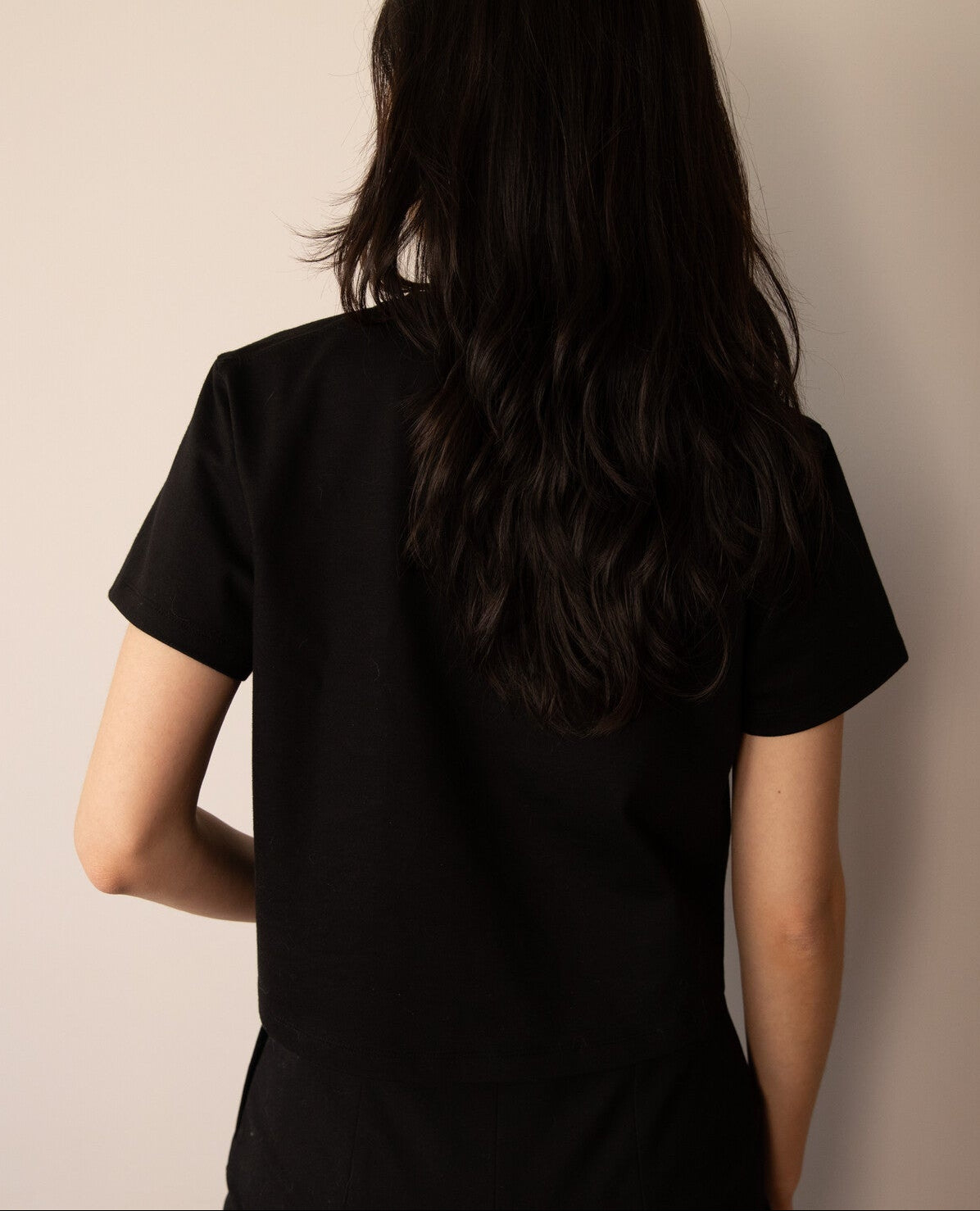 BLACK TEE