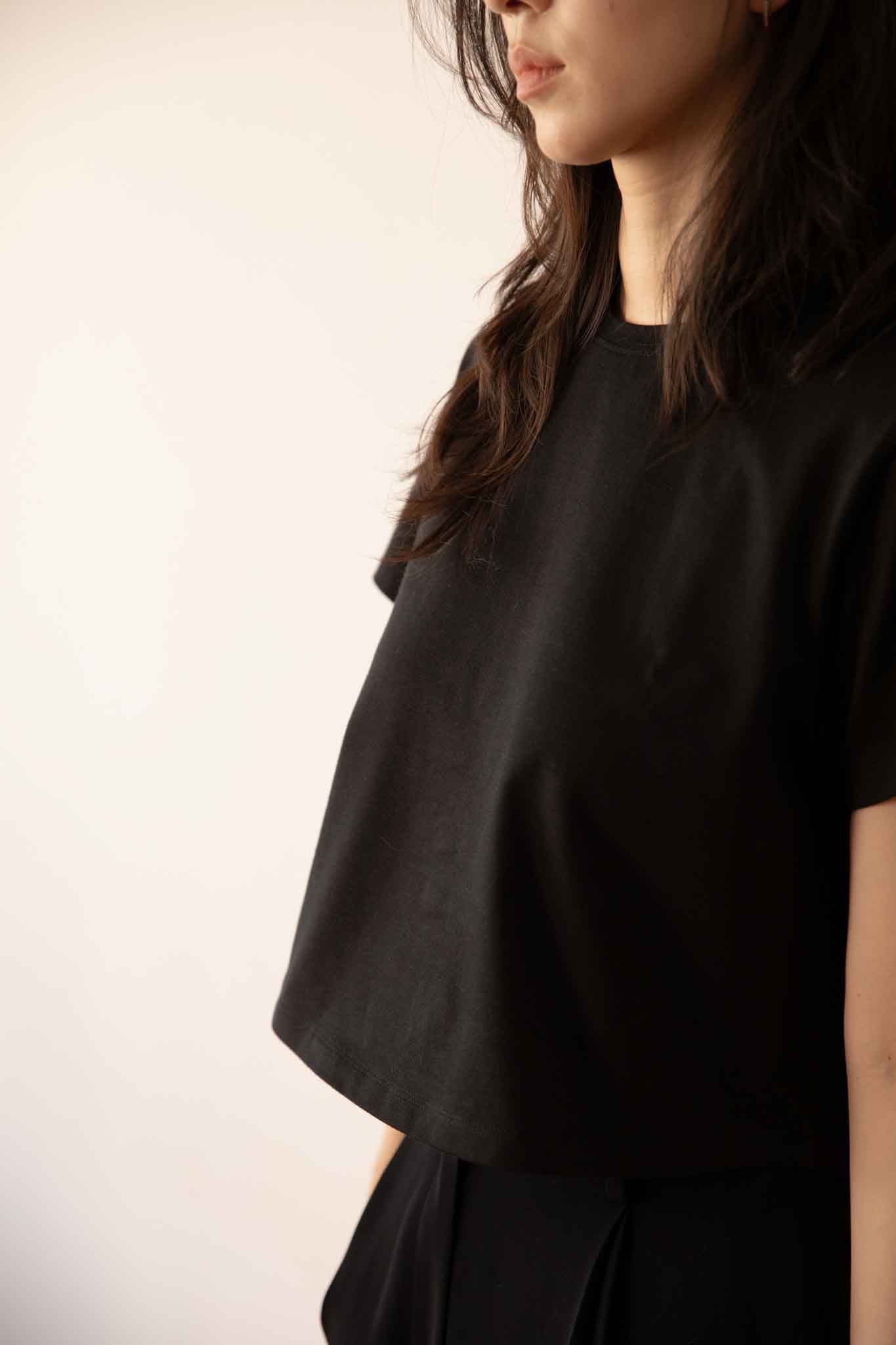 BLACK TEE